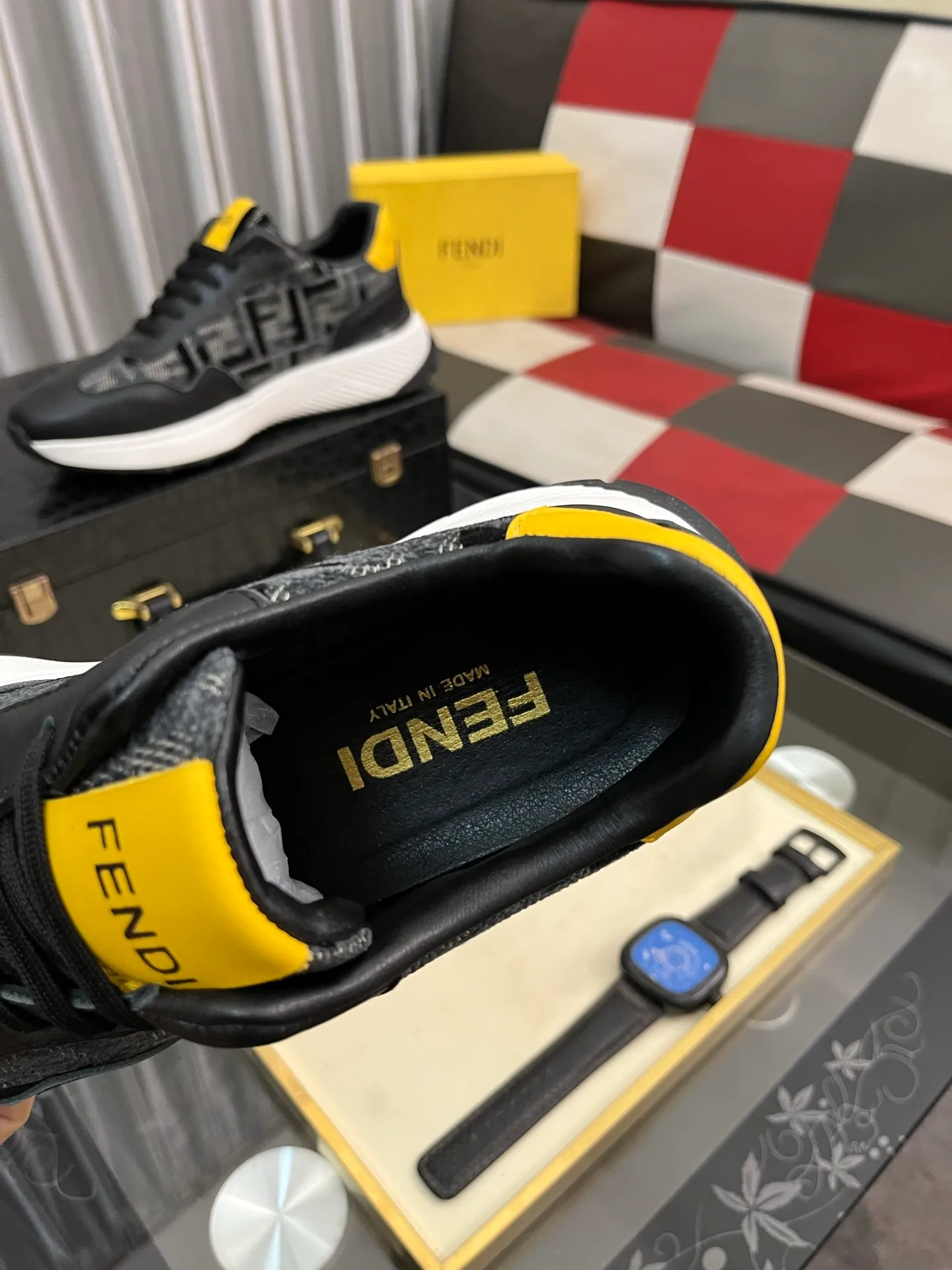Men's Men's Shoes💰458⌚️⌚️[Fendi] Fendi's latest casual shoes for men! Available at counters simultaneously! A one-to-one replica of the original. Made entirely of imported top-grain calfskin, the interior is made of top-grain water-dyed cowhide, and the original factory-supplied rubber outsole. Leading new fashion concepts. Matching code: 38-443️⃣Colors available
